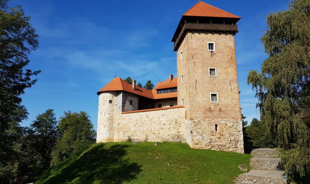 U Starom Gradu Dubovcu predstavljen jedinstveni turistički vodič kroz Karlovačku županiju